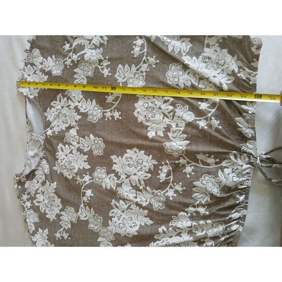 PerSeption Women, Blouse 3/4 open sleeve with buttons, Size XL Floral Print. - Picture 8 of 15